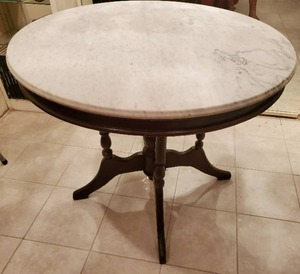 lot 470 image: Old Table