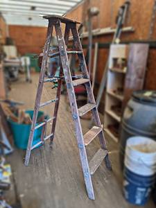 lot 55 image: 6 Wood Step Ladder - NO SHIPPING
