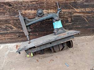 lot 75 image: Small Antique HOWE Sewing Machine