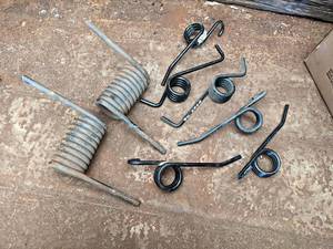 lot 88 image: Lot of Assorted Trailer Ramp Springs