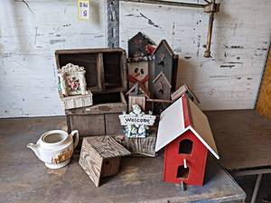 lot 122 image: Large Lot of Assorted Birdhouses, Crates and More - NO SHIPPING