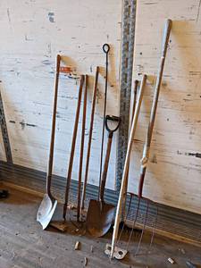 lot 141 image: Lot of Shovels and Other Garden Tools - NO SHIPPING