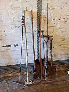 lot 142 image: Lot of Shovels and Other Garden Tools - NO SHIPPING