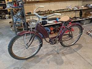 lot 14 image: Vintage Womens Bike w Tank - NO SHIPPING