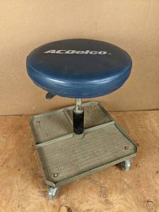 lot 18 image: ACDelco Adjustable Garage Stool - NO SHIPPING