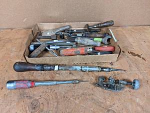 lot 176 image: Lot of Assorted Hand Tools - Screwdrivers and More