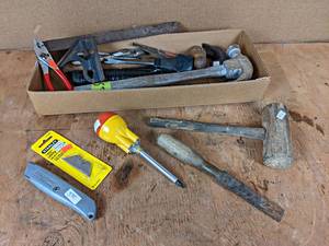 lot 187 image: Lot of Assorted Hammers and More