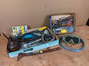 lot 224 image: Large Lot of Assorted Hand Tools and Hardware