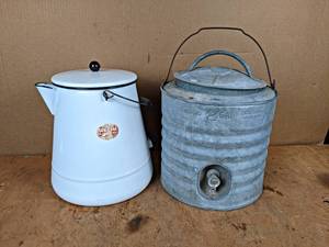 lot 245 image: Vintage IGLOO 2-Gallon Water Cooler and Large Enamel Pot