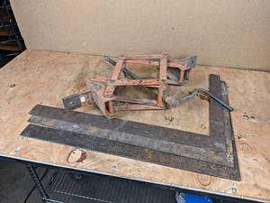 lot 259 image: Pulling Scissor Jack and (3) Squares - NO SHIPPING