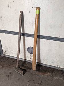 lot 264 image: Pick Axe and Maul - NO SHIPPING
