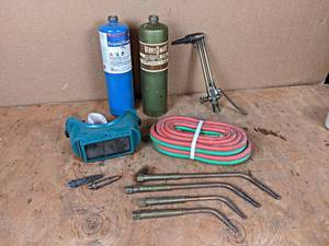 lot 270 image: PUROX Cutting Torch, Hose and Tanks - NO SHIPPING