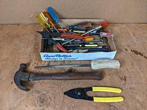 lot 272 image: Lot of Assorted Hand Tools