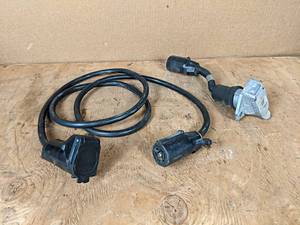 lot 293 image: 7-Way Flat Blade Trailer Light Extension  7-Way Flat to Round Adapter