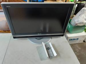 Sony Bravia Flat Screen 32 TV With Remote (WORKS)