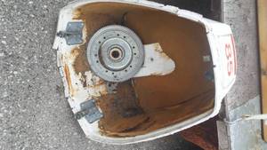 lot 25 image: 1977 Johnson outboard motor V4. Great prop