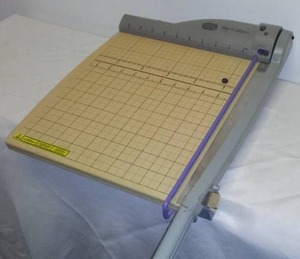 lot 81 image: Paper Cutter, Nice