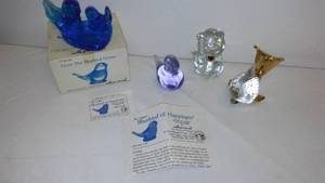 lot 104 image: Swedish Glass Bird and Figurines
