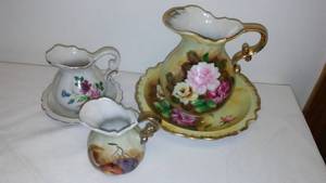 lot 134 image: Vintage Creamers (3)