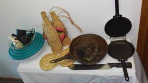lot 162 image: Kitchen Lot. Vintage Skillet and more.