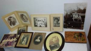 lot 164 image: Antique and Vintage Photos