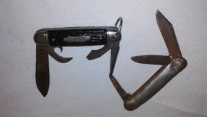 lot 196 image: (2) Pocket Knives, Kamp King