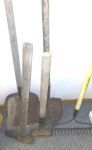 lot 205 image: Outdoor Garden Tools