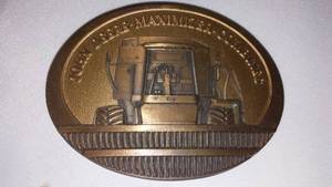 lot 89 image: John Deere Belt Buckle 1989 Maximizer Combines