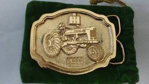 lot 175 image: International Harvester Belt Buckle Tractor 1939 With Bag.