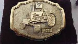 lot 179 image: International Harvester Belt Buckle Tractor 1968 With Bag.
