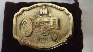 lot 180 image: International Harvester Belt Buckle Tractor 1955 With Bag.