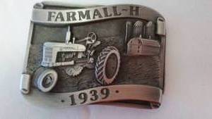 lot 233 image: Farmall H Tractor Belt Buckle 1939 No. 422
