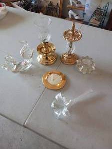 lot 153 image: Crystal swans, crystal flower, crys...