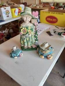 lot 173 image: Sunflower lady statue w2 frogs...