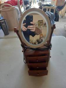 lot 189 image: Makeup mirror wstand...