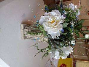 lot 193 image: WhiteBlue floral arrangement...