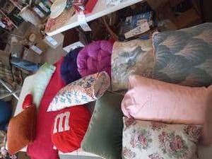 lot 88 image: Box of pillows misc (see picture)...