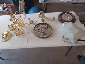 lot 90 image: Ceiling lampschandeliers (multiple...