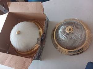 lot 91 image: (2) semi-flush ceiling lamps - Bras...