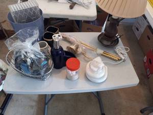 lot 111 image: Misc bathroom set, potpurri, holder...