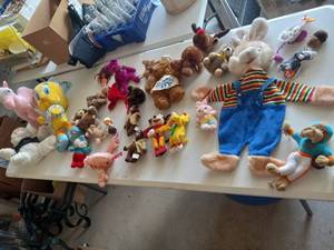 lot 138 image: Vintage stuffed animals Tweety, Al...