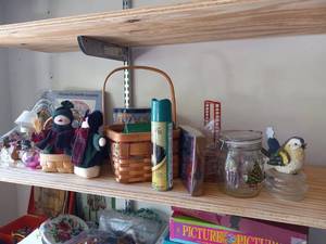lot 141 image: Christmas items (see picture)...