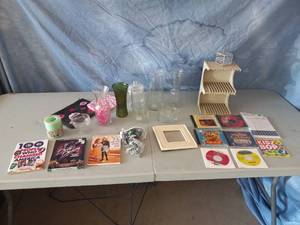 lot 19 image: Misc household items including vase...