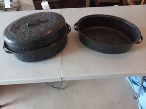 lot 24 image: 2 old fashioned roasters (1 lid)...