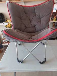 lot 29 image: Collapsable chair...