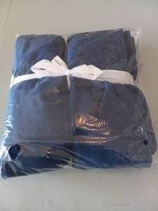 lot 35 image: Navy fleece throw blanket (new)...