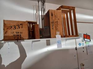 lot 41 image: 3 vintage crates - 1 medium crate -...