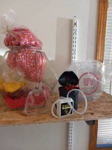 lot 51 image: Fish tank wrocks & net Bonus tank ...