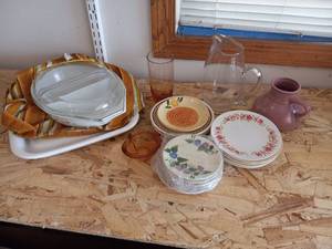 lot 54 image: Hot plate, ceramic casserole dish w...