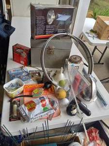 lot 69 image: Misc car items - Black & Decker Ele...
